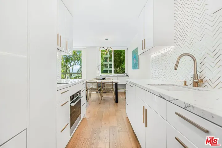 10751 Wilshire Boulevard 801, Los Angeles, California 90024 — photo 4
