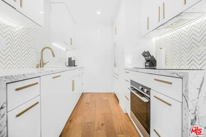 10751 Wilshire Boulevard 801, Los Angeles, California 90024 — photo 5