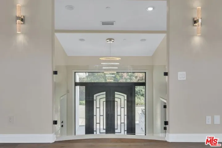 8041 Bulwer Drive, Los Angeles, California 90046 — photo 4