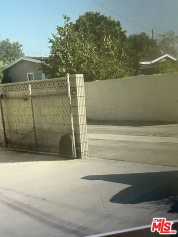 7319 Cortland Avenue, Paramount, California 90723 — photo 4