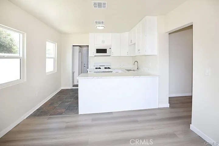 10709 Sherman, Sun Valley, California 91352 — photo 4