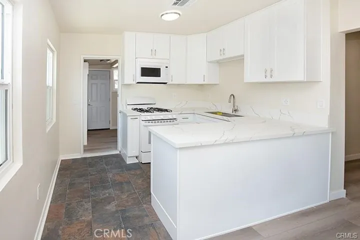 10709 Sherman, Sun Valley, California 91352 — photo 5