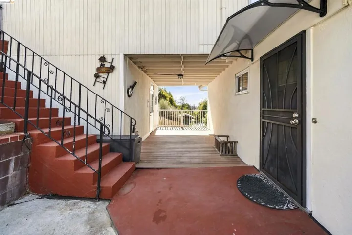 8745 Burr St, Oakland, California 94605-4024 — photo 5