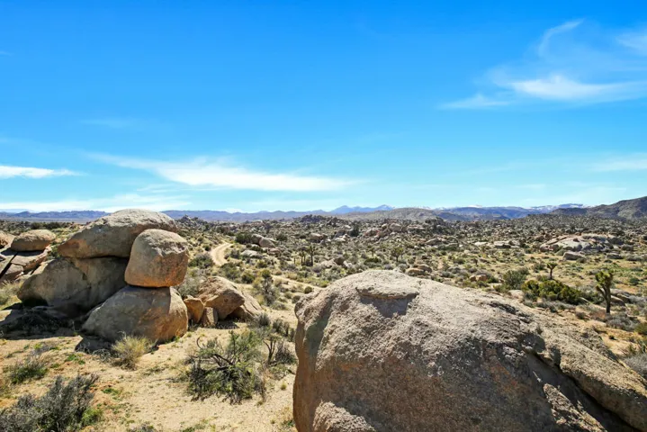 1 Dragonfly Lane, Pioneertown, California 92268 — photo 5