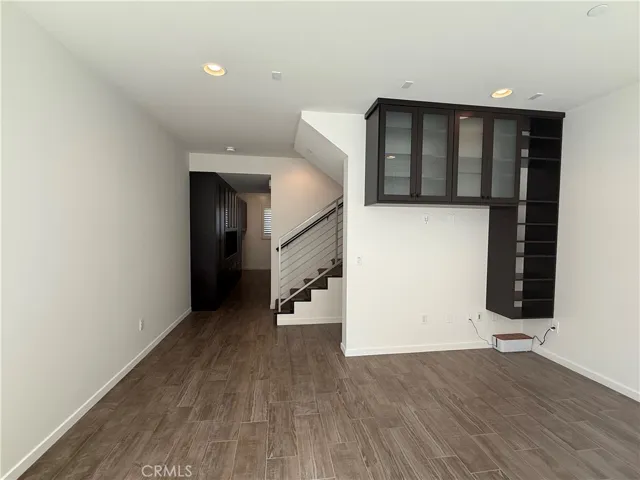 2924 Rowena Avenue 8, Los Angeles, California 90039 — photo 4