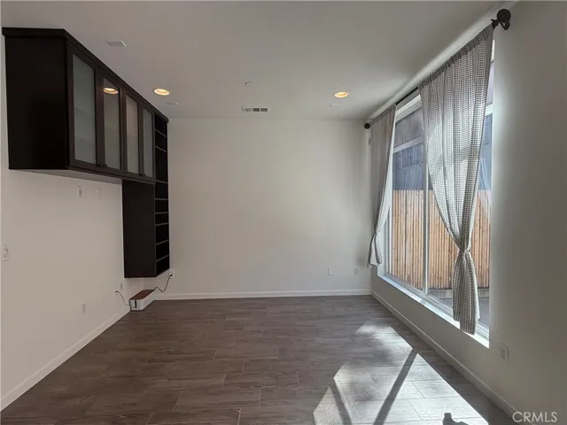 2924 Rowena Avenue 8, Los Angeles, California 90039 — photo 5
