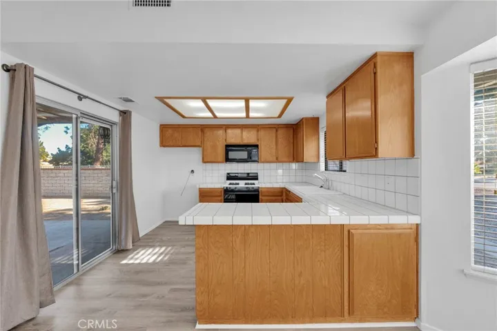15710 Nassau Drive, Victorville, California 92395 — photo 5