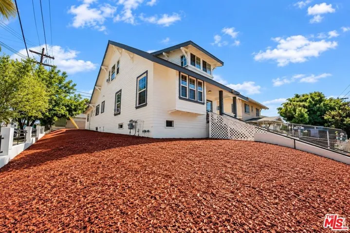 152 N Benton Way, Los Angeles, California 90026 — photo 5