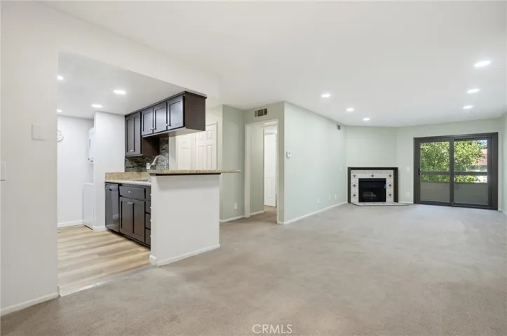 460 Oak Street 215, Glendale, California 91204 — photo 4