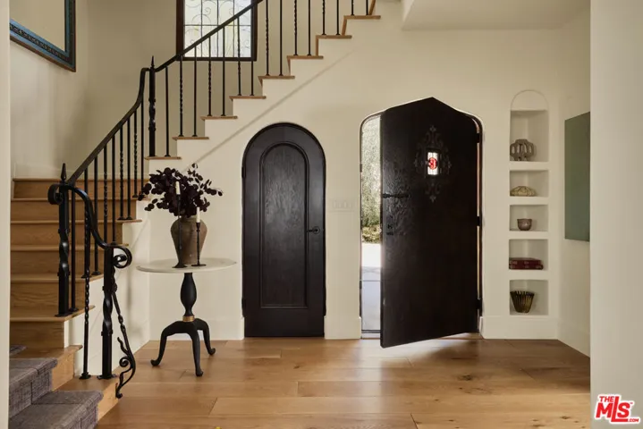1588 Viewsite Drive, Los Angeles, California 90069 — photo 4