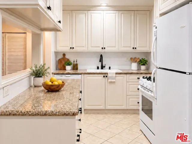 6313 Bluebell Avenue, North Hollywood, California 91606 — photo 5