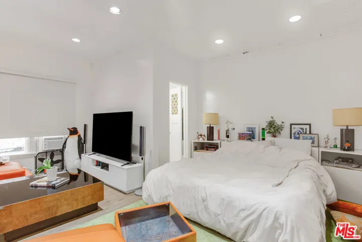 7916 Santa Monica Boulevard, West Hollywood, California 90046 — photo 5