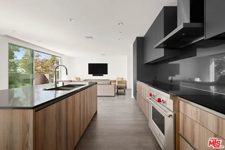 728 N Sweetzer Avenue 402, West Hollywood, California 90069 — photo 5