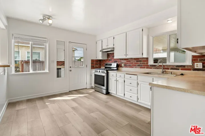 7869 Croydon Avenue, Los Angeles, California 90045 — photo 5