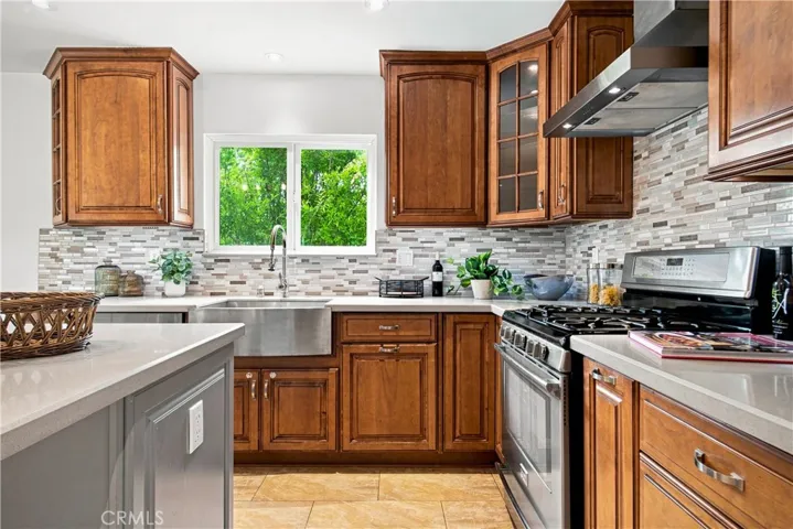 5777 Valerie, Woodland Hills, California 91367 — photo 5