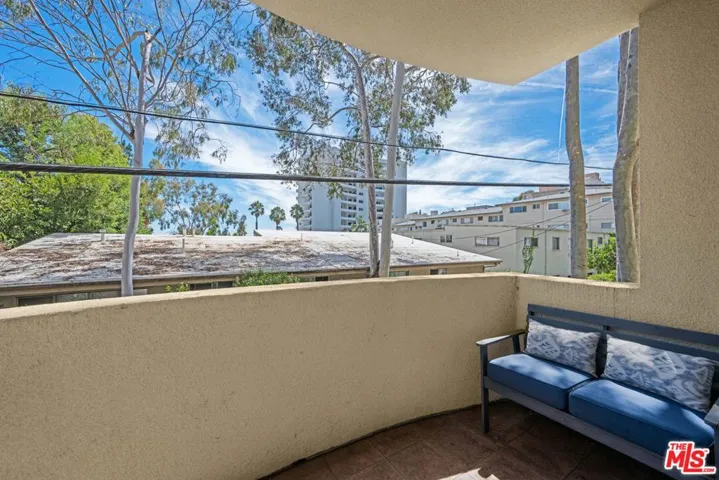 7218 Hillside Avenue 202, Los Angeles, California 90046 — photo 5