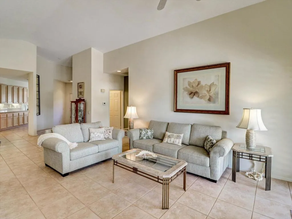 06-80385 Green Hills Dr-6