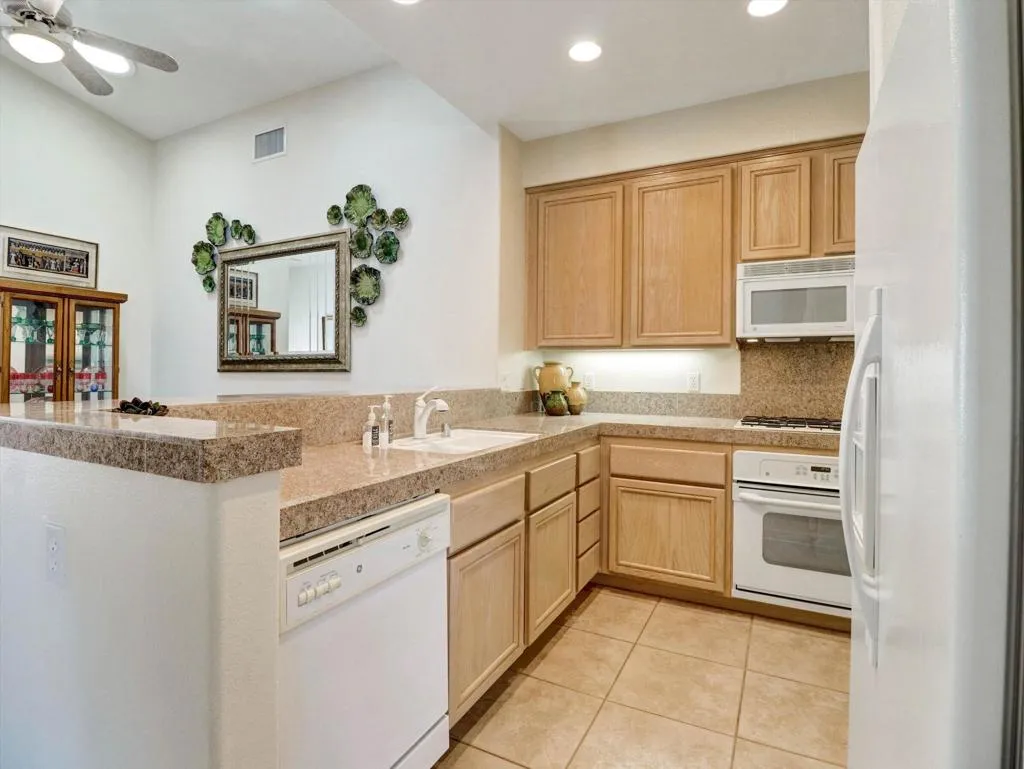 13-80385 Green Hills Dr-13