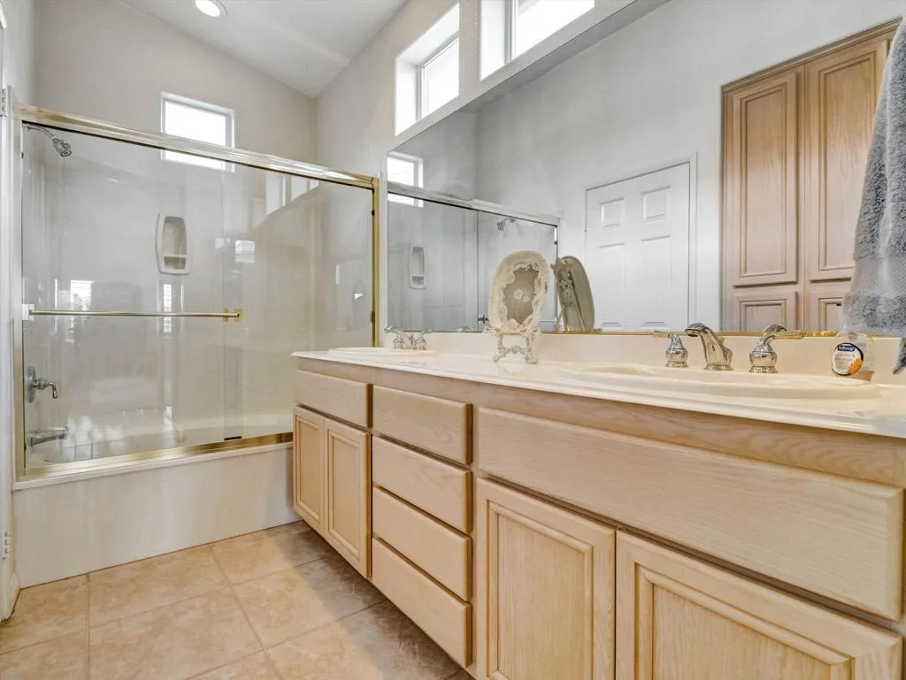 34-80385 Green Hills Dr-34