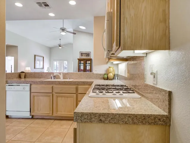 17-80385 Green Hills Dr-17
