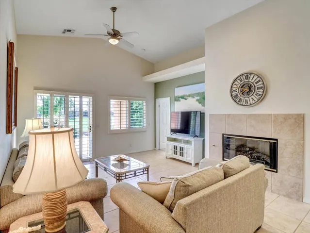 04-80385 Green Hills Dr-4