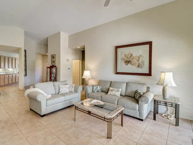 06-80385 Green Hills Dr-6