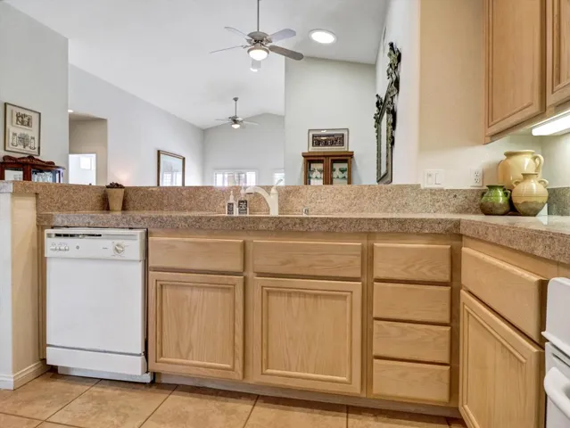 16-80385 Green Hills Dr-16