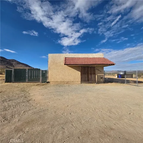 20474 Waalew, Apple Valley, California 92307 — photo 4