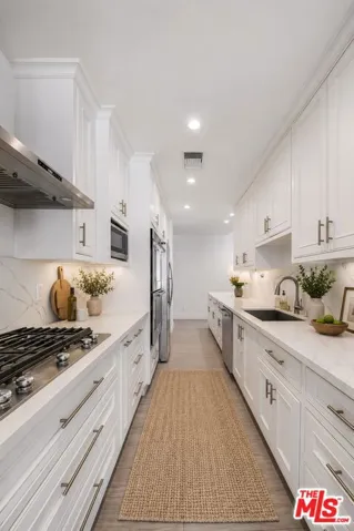 441 N Oakhurst Drive 304, Beverly Hills, California 90210 — photo 4