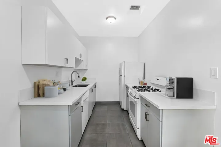 963 N Doheny Drive 1/2, West Hollywood, California 90069 — photo 4