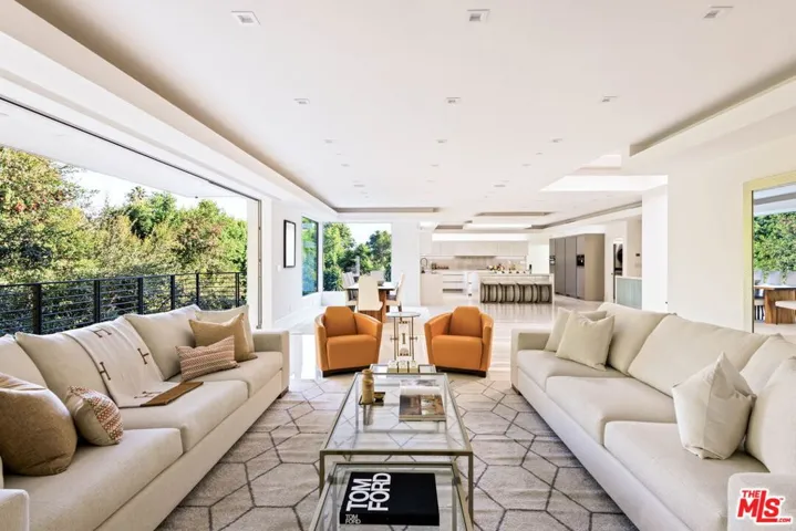 1124 Summit Drive, Beverly Hills, California 90210 — photo 5