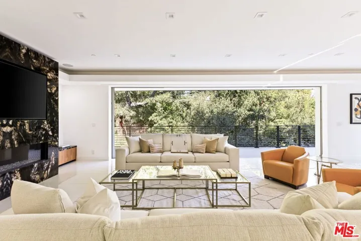 1124 Summit Drive, Beverly Hills, California 90210 — photo 4