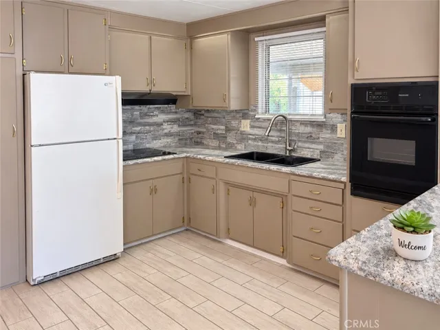 690 Santa Clara, Hemet, California 92543 — photo 5
