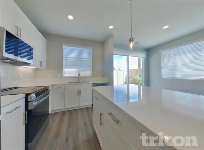 605 Citron Street 1, Corona, California 92882 — photo 4