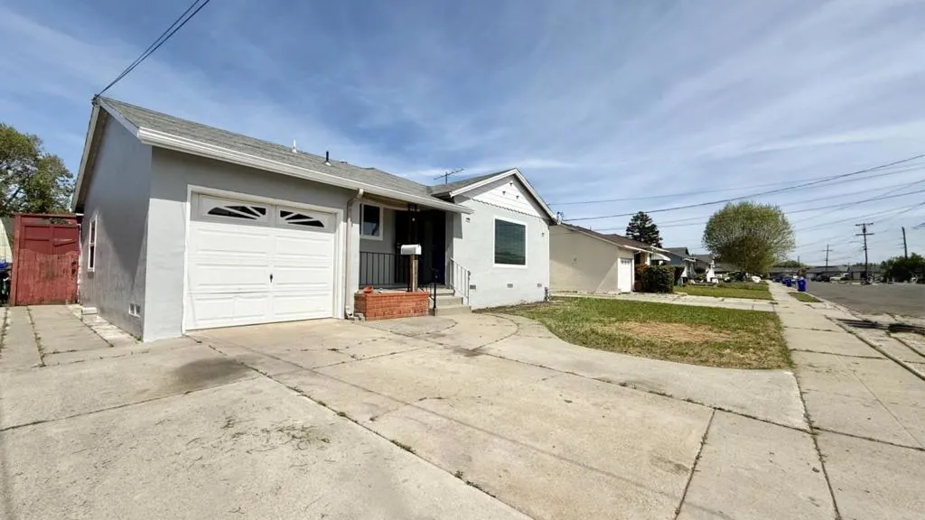 1367 Hubbard Ave