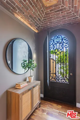 8015 Rosewood Avenue, Los Angeles, California 90048 — photo 4