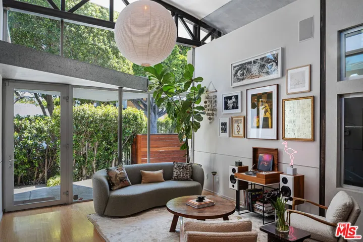 8735 Dorrington Avenue, West Hollywood, California 90048 — photo 4