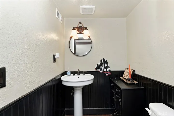 2065 W Ontario, Corona, California 92882 — photo 4