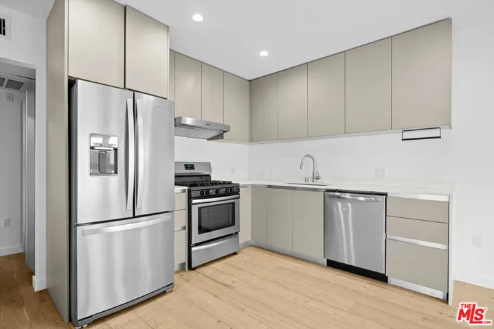 11795 Gateway Boulevard 3, Los Angeles, California 90064 — photo 5