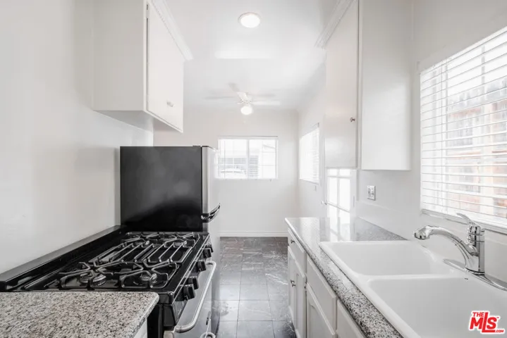 1405 Ocean Park Boulevard D, Santa Monica, California 90405 — photo 5