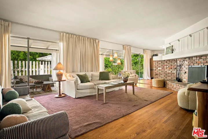 23431 Clarendon Street, Woodland Hills, California 91367 — photo 5