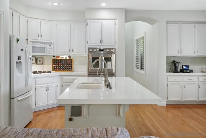 30916 Oakhill Drive, Temecula, California 92591 — photo 4