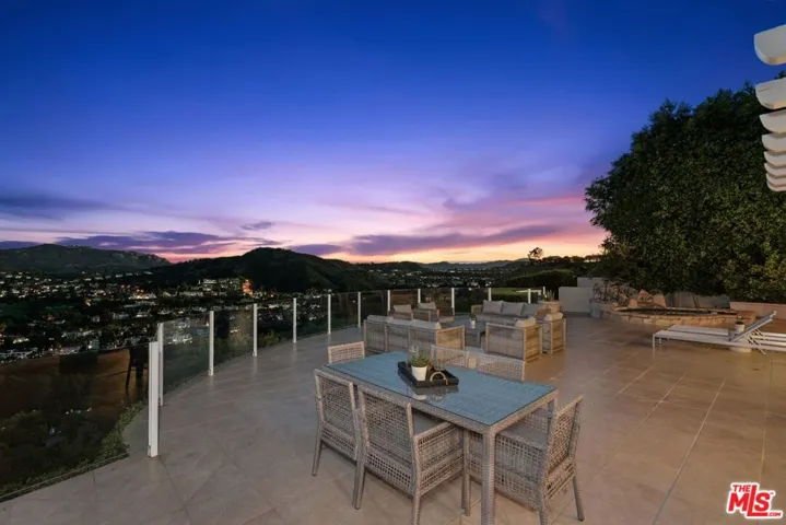 24658 Cordillera Drive, Calabasas, California 91302 — photo 4