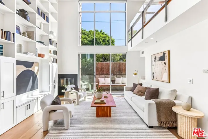 5806 Waring Avenue 7, Los Angeles, California 90038 — photo 4