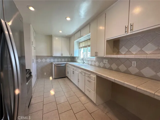Kitchen - Lots of Counterspace