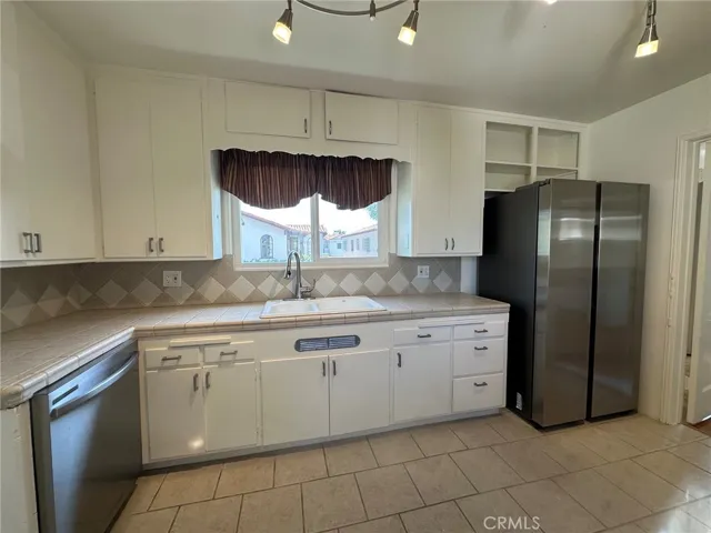 Kitchen Sink, Refrigerator & Cabinets