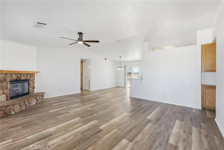22607 Lucilla, Apple Valley, California 92308 — photo 5