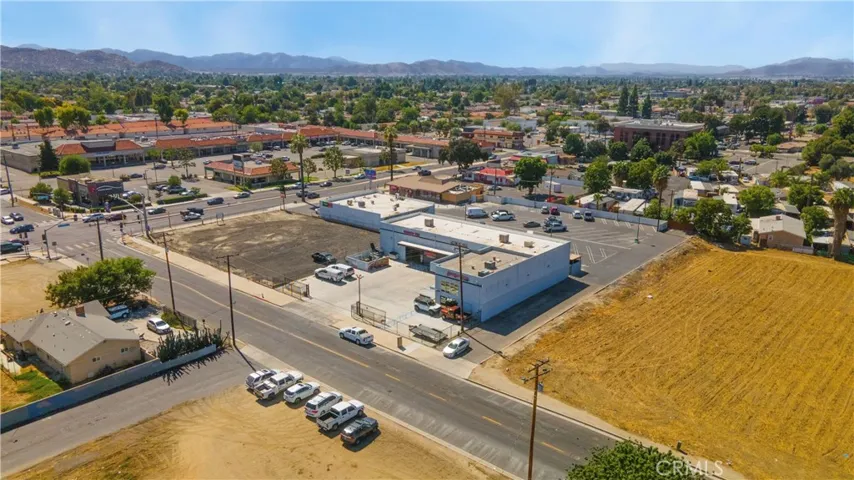 125 N Yale, Hemet, California 92544 — photo 5