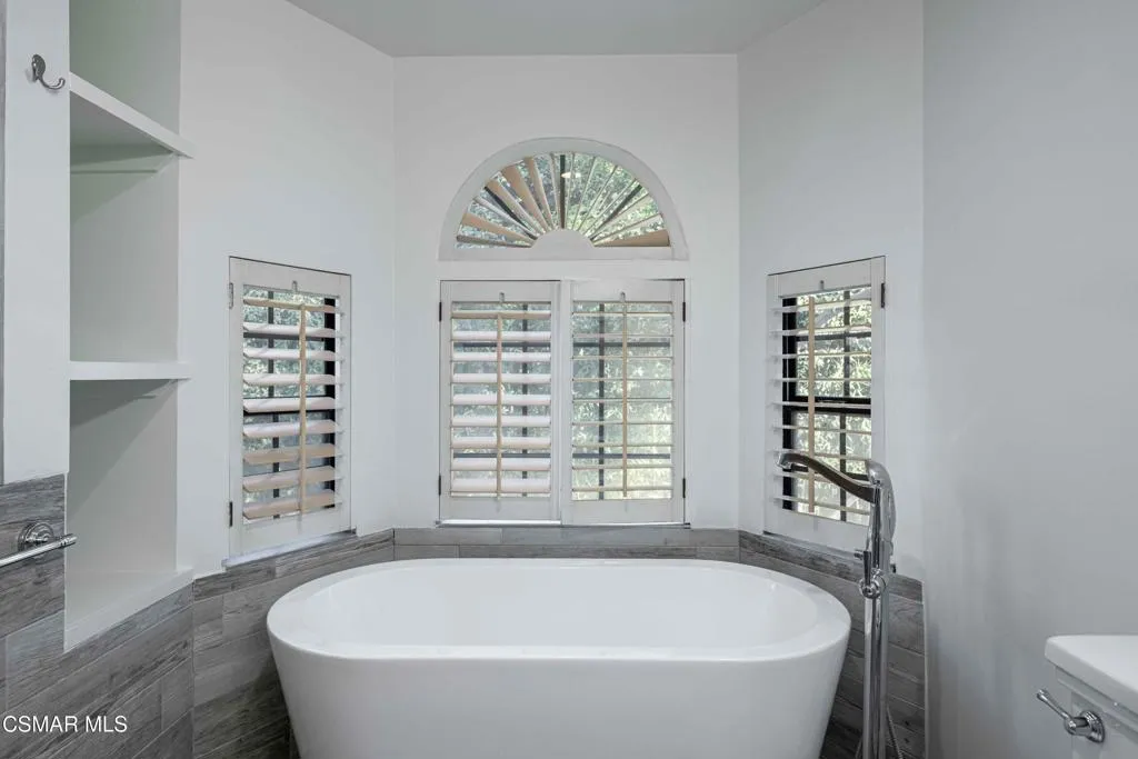10129SarahSt 40 10129SarahSt 40