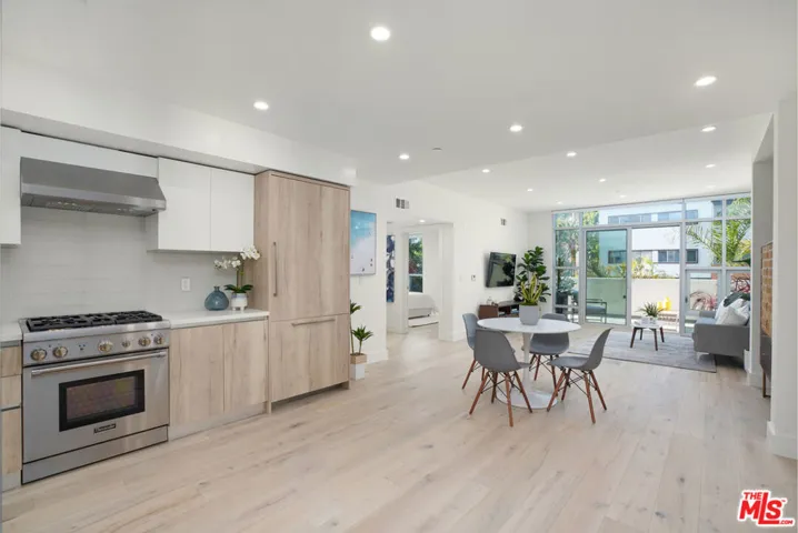 8210 Fountain Avenue 401, West Hollywood, California 90046 — photo 4
